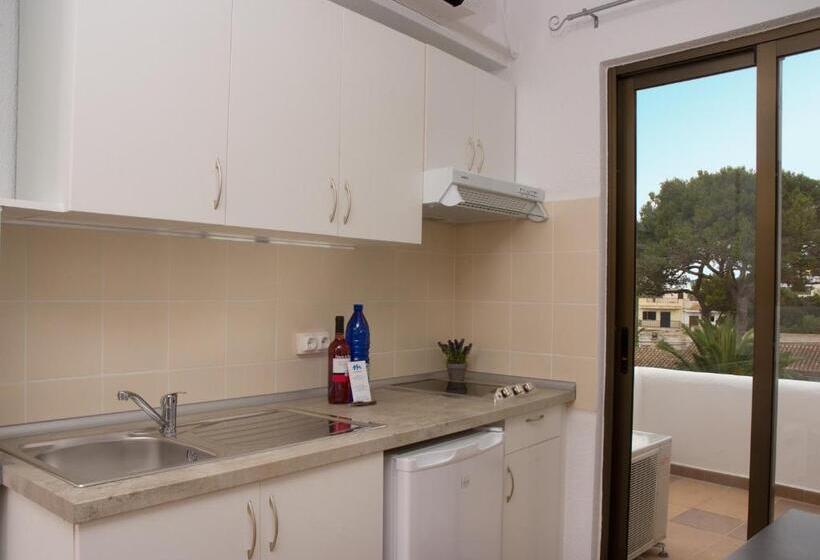 استودیوی استاندارد, Marblau Hostal