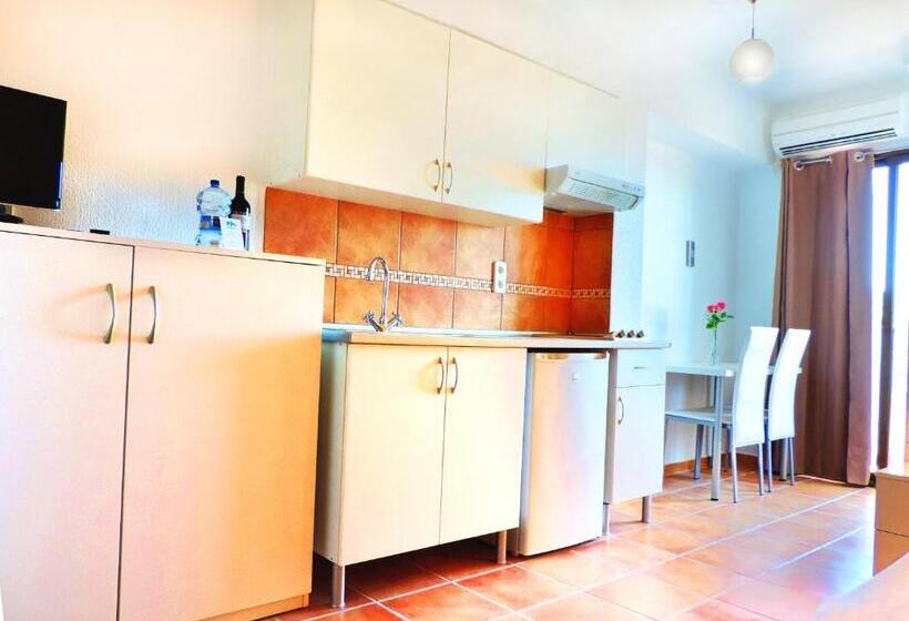 Студия Стандарт, Marblau Hostal