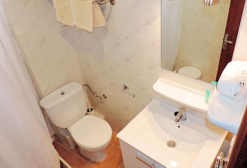 استودیوی استاندارد, Marblau Hostal