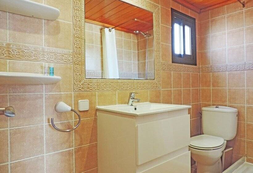 1 Bedroom Penthouse Apartment, Marblau Hostal