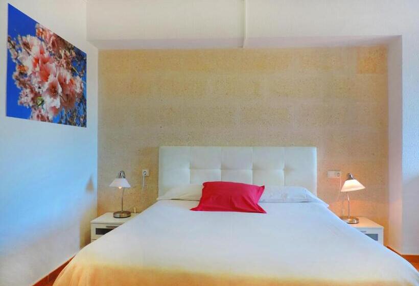 استودیوی استاندارد, Marblau Hostal