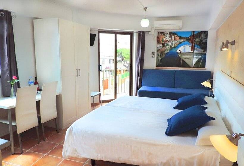 استودیوی استاندارد, Marblau Hostal