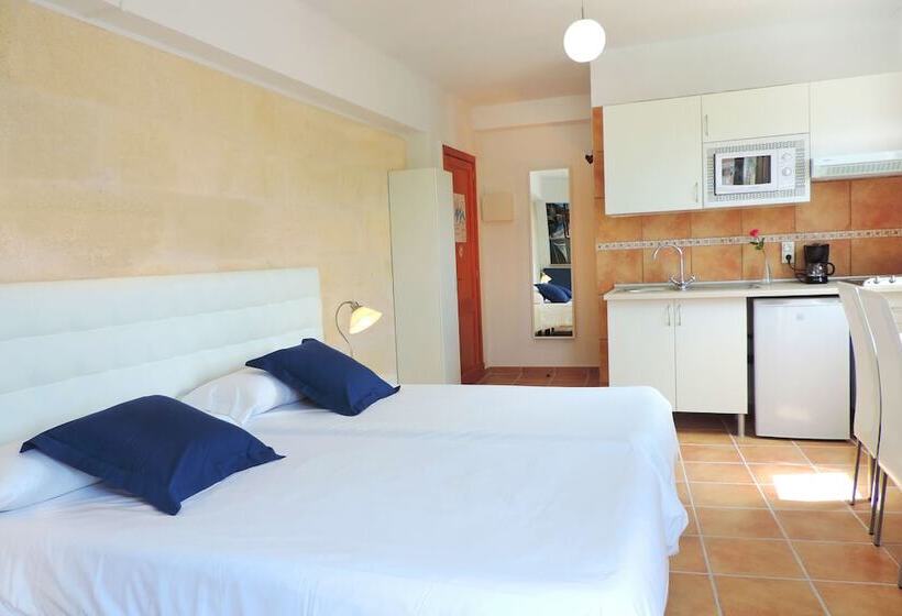 استودیوی استاندارد, Marblau Hostal