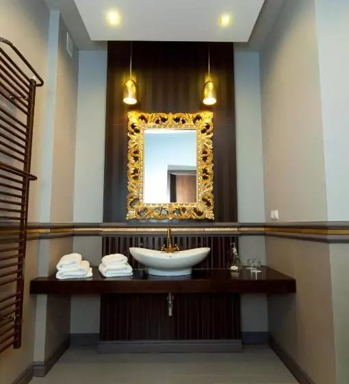 اتاق لوکس, Oriza