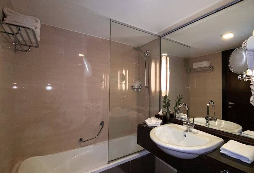 اتاق لوکس با چشم‌انداز استخر, Oryx Hotel Aqaba