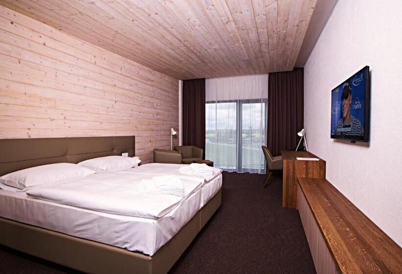 اتاق استاندارد با بالکن, Sand Martin