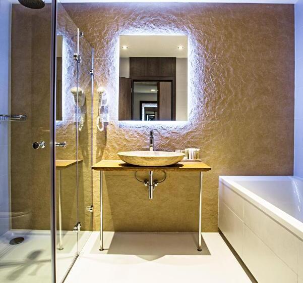 اتاق استاندارد با بالکن, Sand Martin