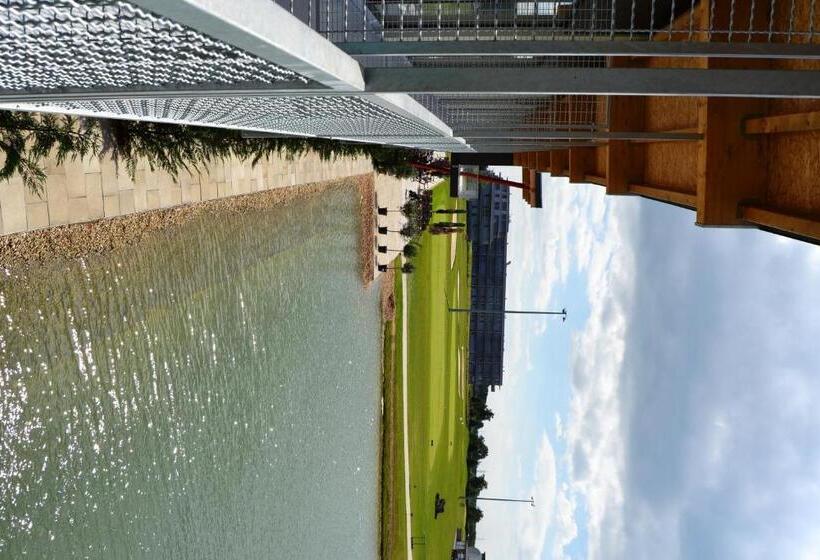 سوییت جونیور با بالکن, Sand Martin