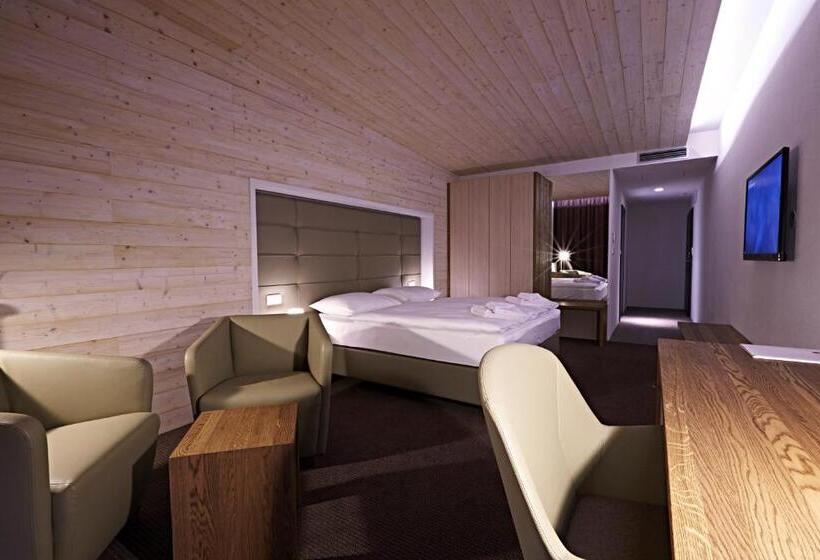 سوییت جونیور با بالکن, Sand Martin