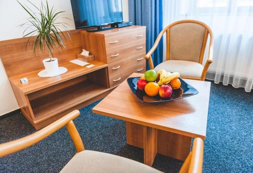 四人标准间, U české Koruny