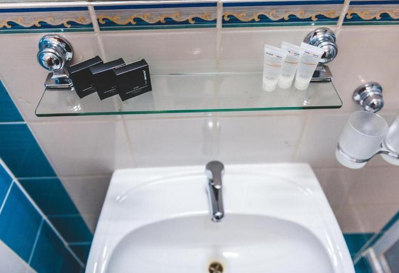 标准三人间, U české Koruny