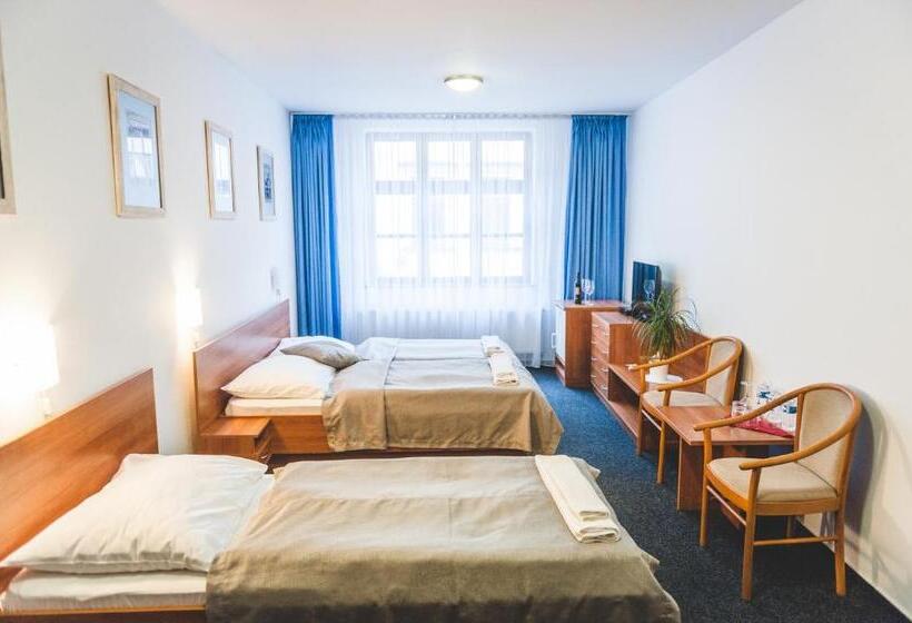 标准三人间, U české Koruny