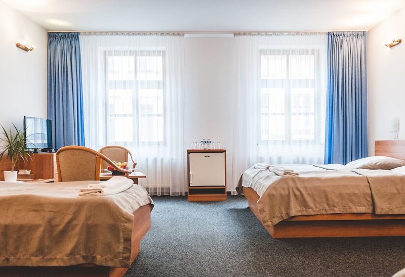 标准三人间, U české Koruny