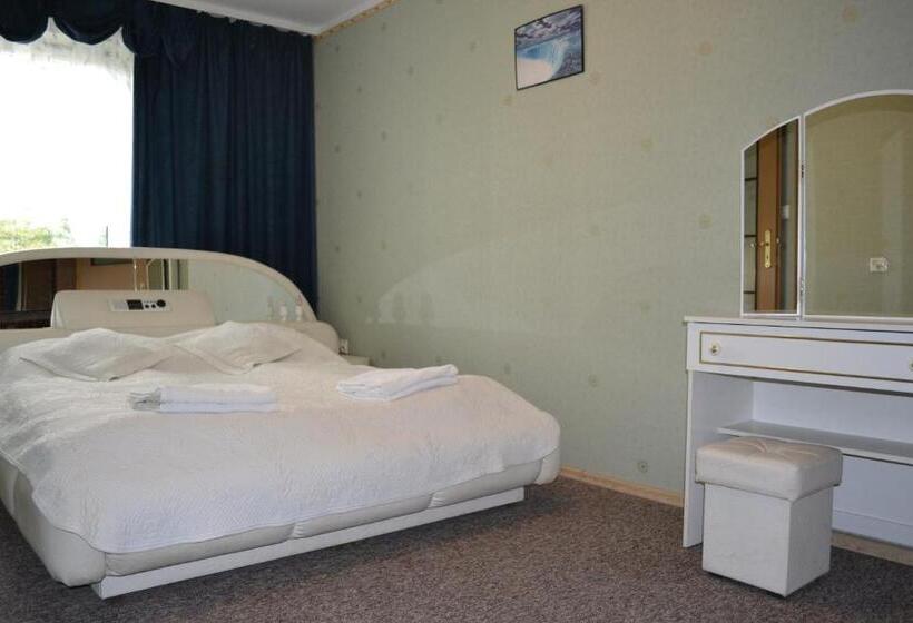 דירת חדר, Zajazd Maxim