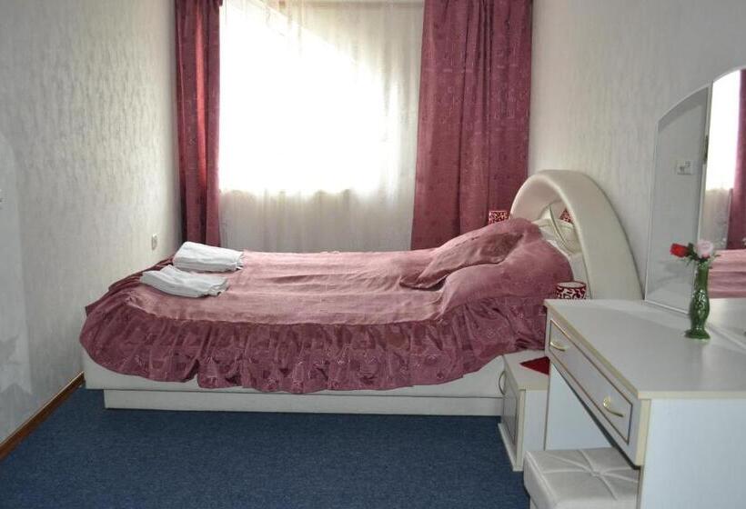 침실 1개 아파트, Zajazd Maxim