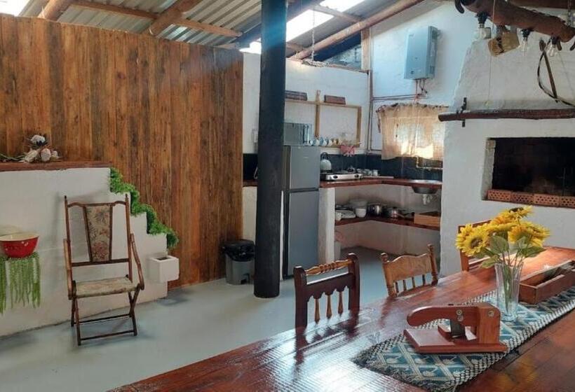 家庭山景房, 11 Mountain Stream Hot Tub Self Catering