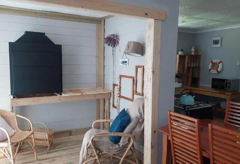 ファミリールーム, 11 Mountain Stream Hot Tub Self Catering