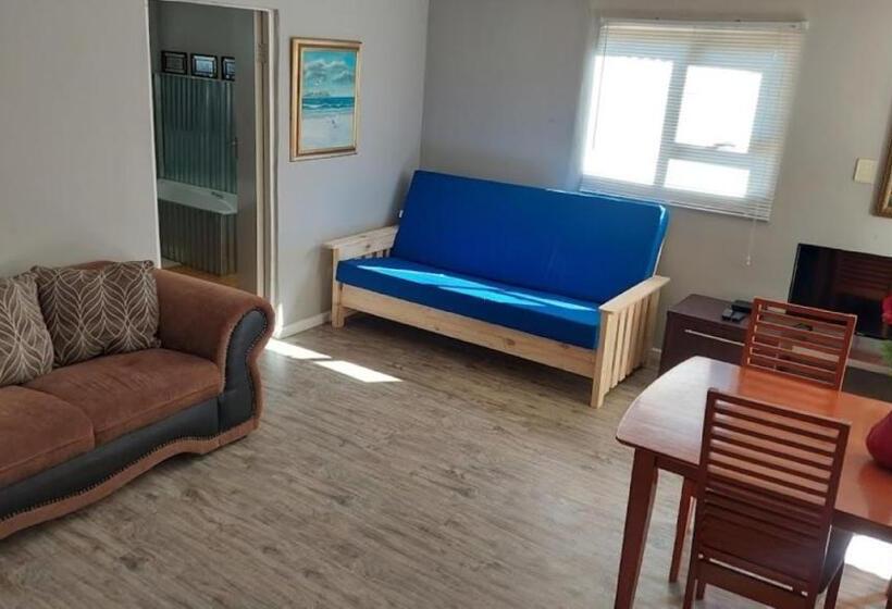 家庭间, 11 Mountain Stream Hot Tub Self Catering