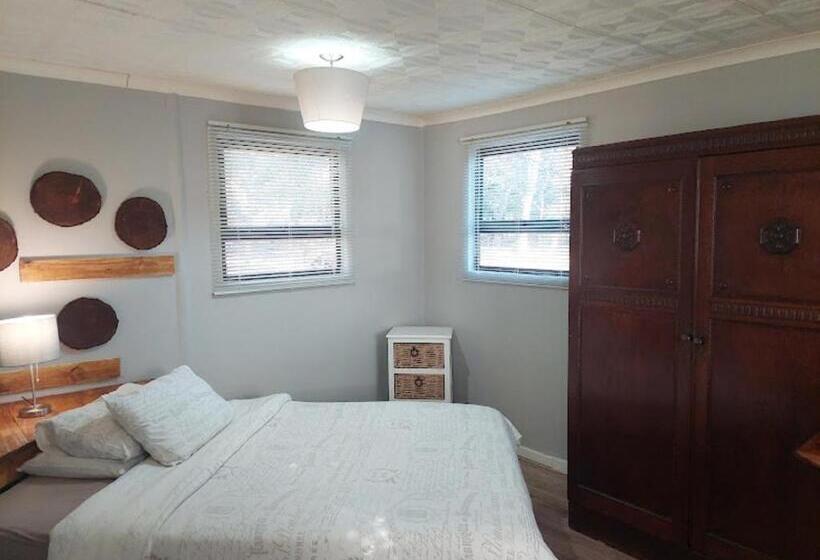 家庭间, 11 Mountain Stream Hot Tub Self Catering