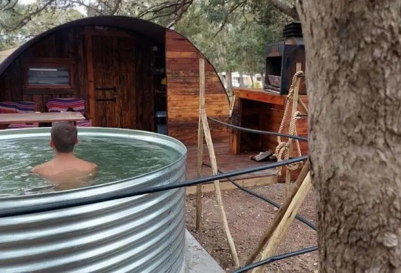 スタンダード4人部屋, 11 Mountain Stream Hot Tub Self Catering