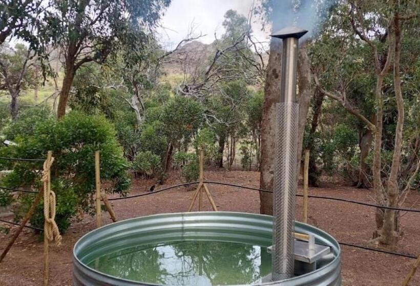 四人标准间, 11 Mountain Stream Hot Tub Self Catering