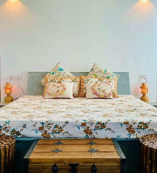 غرفة ديلوكس مزودة بشرفة, Shivohum Adventure Retreat