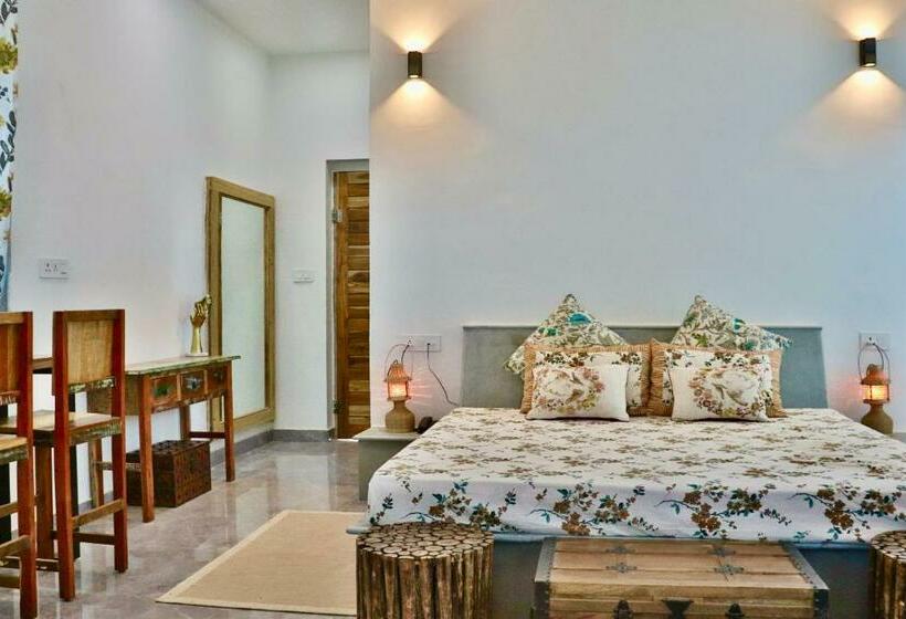 غرفة ديلوكس مزودة بشرفة, Shivohum Adventure Retreat