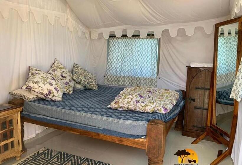 كوخ قياسي, Shivohum Adventure Retreat