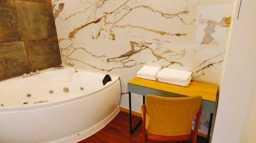 スタンダードルーム, Jacuzzi Love Suite