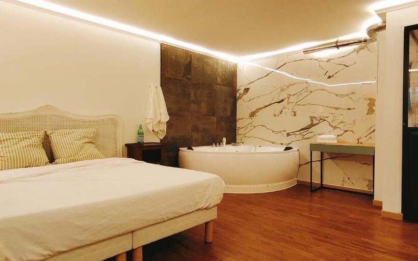 اتاق استاندارد, Jacuzzi Love Suite