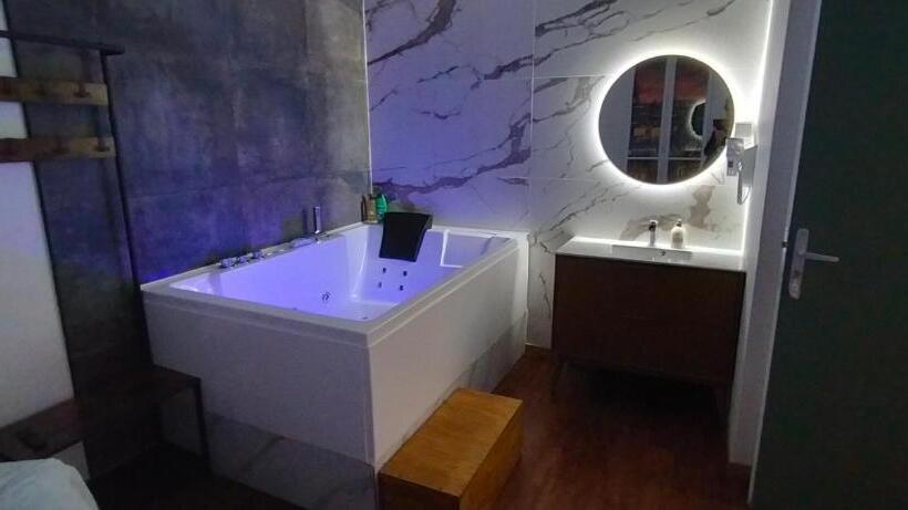 スタンダードルーム, Jacuzzi Love Suite