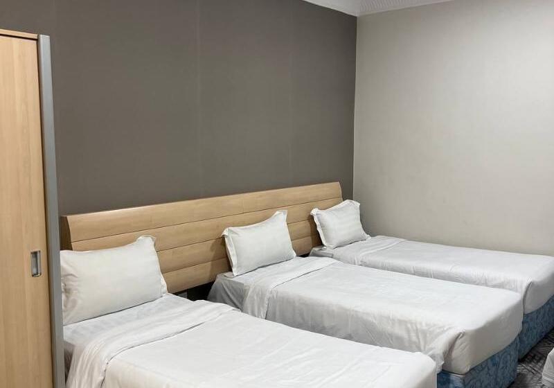 اتاق استاندارد سه نفره, Emaar Al Noor