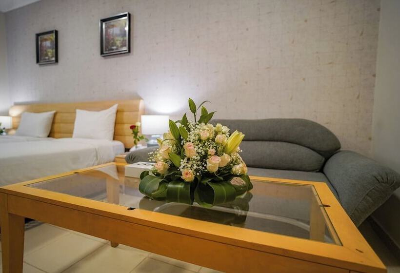 اتاق استاندارد سه نفره, Emaar Al Noor