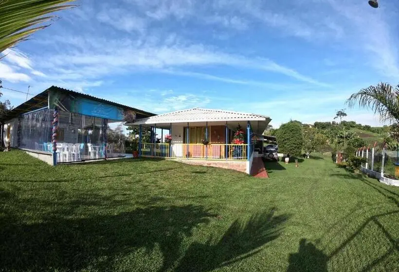スリーベッドルーム　ヴィラ, La Rivera Hosteria Campestre