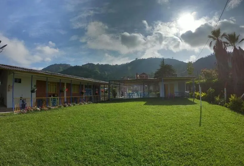スリーベッドルーム　ヴィラ, La Rivera Hosteria Campestre