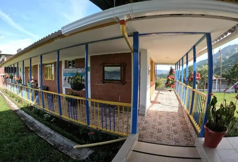 スリーベッドルーム　ヴィラ, La Rivera Hosteria Campestre