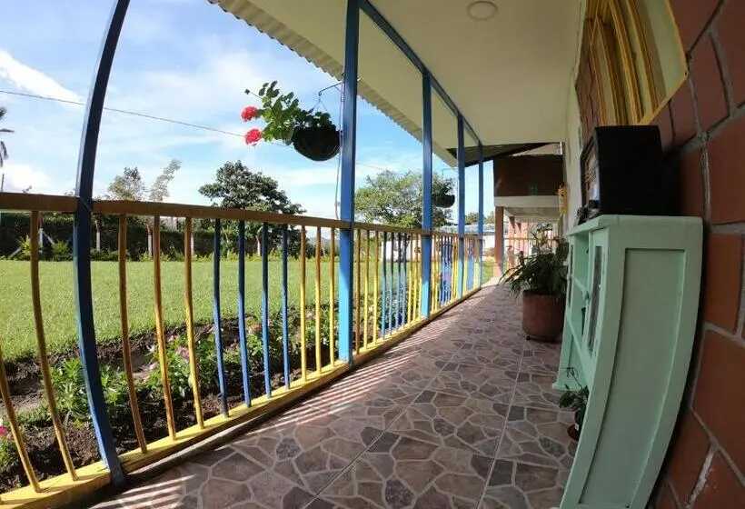 スリーベッドルーム　ヴィラ, La Rivera Hosteria Campestre
