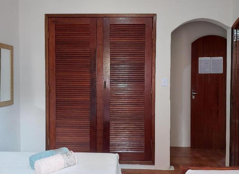 חדר קלאסי לשלושה, Espaço Villa Ará