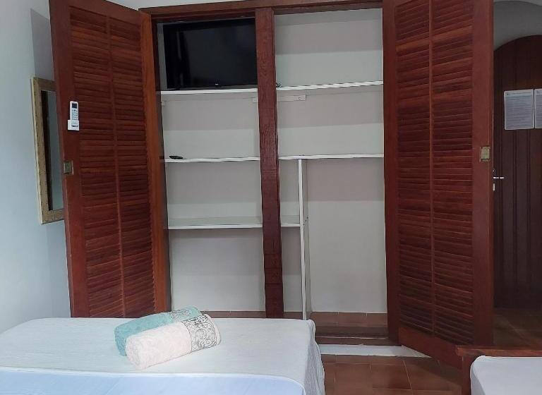 חדר קלאסי לשלושה, Espaço Villa Ará