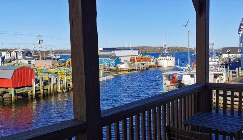 オーシャンビュースタンダードルームバルコニー付き, The Inn At Fisherman S Cove