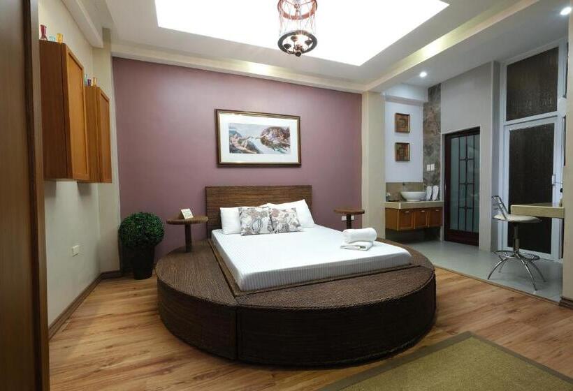 سوییت اجرایی, Balai Carmela