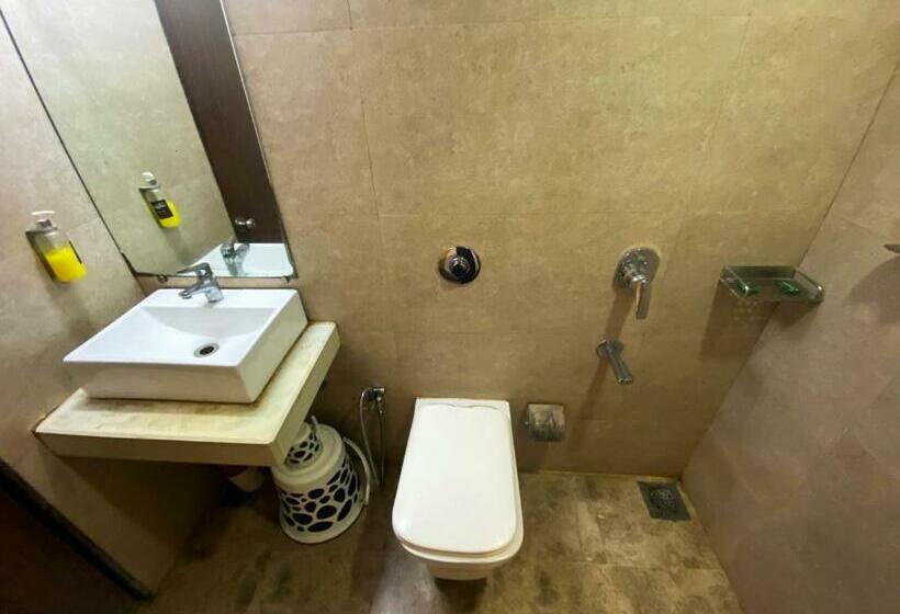 Deluxe Room, Pearl S Bkc Inn Near Trade Centre, Visa Consulate