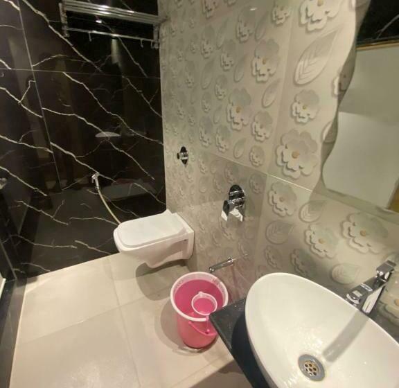 Deluxe Room, Pearl S Bkc Inn Near Trade Centre, Visa Consulate