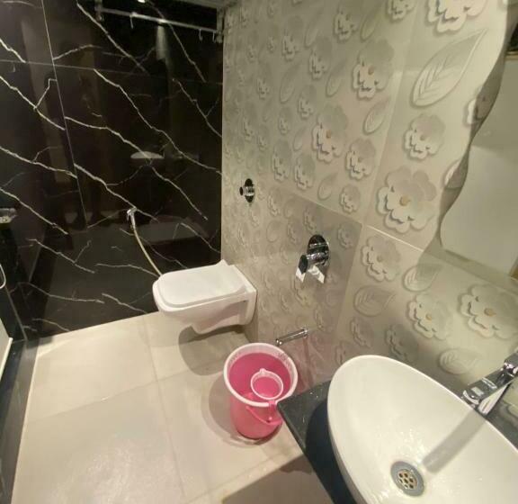 Deluxe Room, Pearl S Bkc Inn Near Trade Centre, Visa Consulate