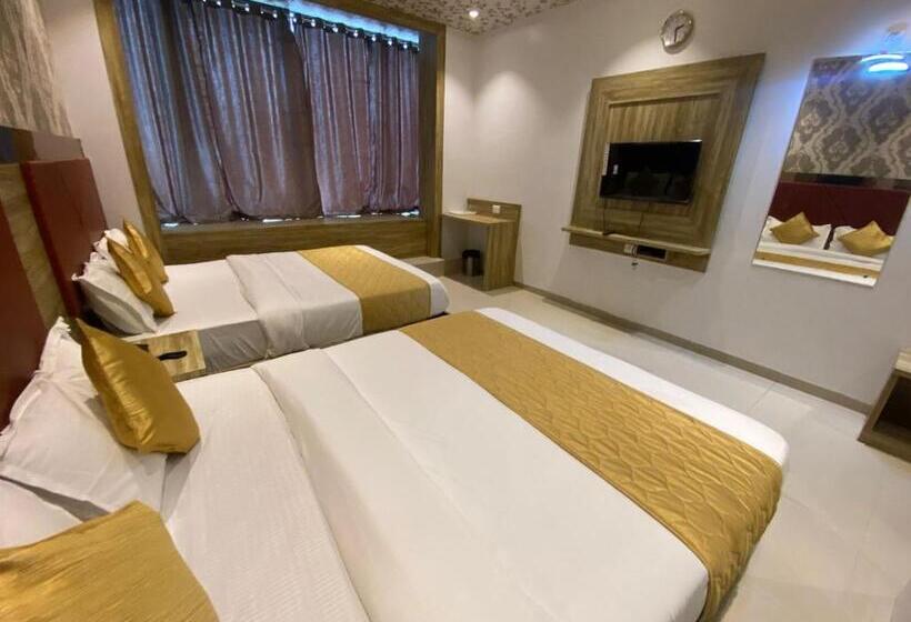 Deluxe Quadruple Room, Pearl S Bkc Inn Near Trade Centre, Visa Consulate