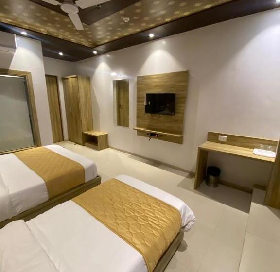 Deluxe Triple Room, Pearl S Bkc Inn Near Trade Centre, Visa Consulate