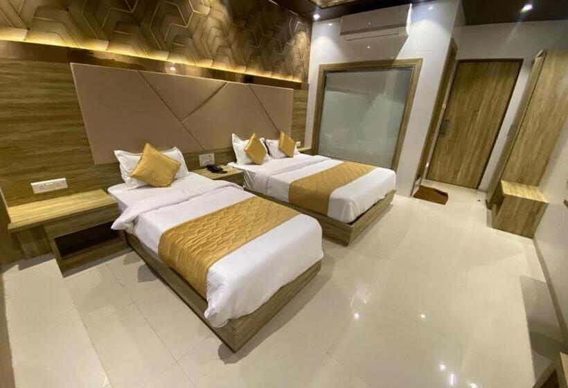 Deluxe Triple Room, Pearl S Bkc Inn Near Trade Centre, Visa Consulate