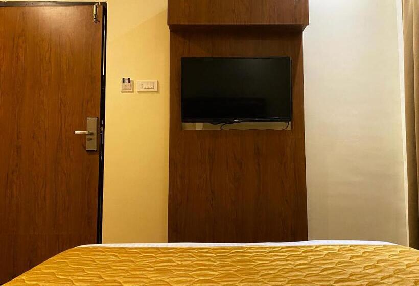Deluxe Room, Pearl S Bkc Inn Near Trade Centre, Visa Consulate