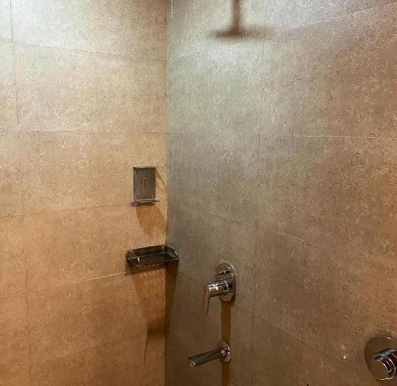 Deluxe Room, Pearl S Bkc Inn Near Trade Centre, Visa Consulate