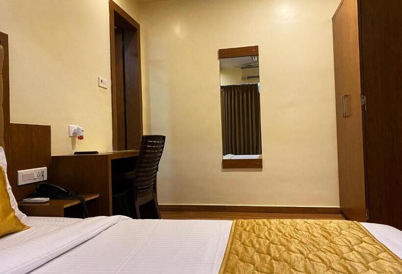 Deluxe Room, Pearl S Bkc Inn Near Trade Centre, Visa Consulate